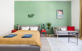 Stylish And Colourful Apartment In The City Centre