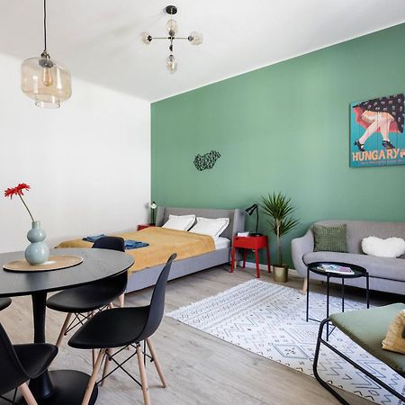 Stylish And Colourful Apartment In The City Centre Budapest Esterno foto