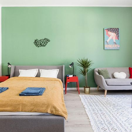 Stylish And Colourful Apartment In The City Centre Budapest Esterno foto