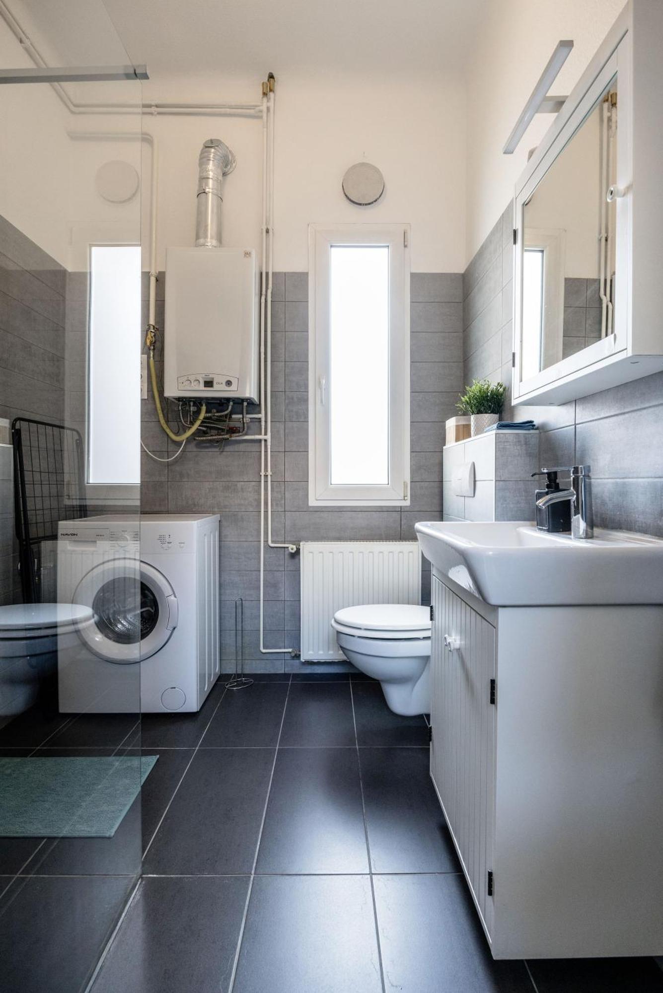 Stylish And Colourful Apartment In The City Centre Budapest Esterno foto