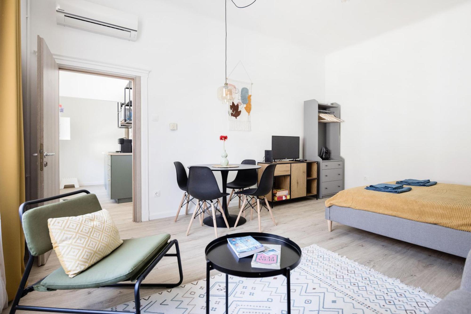 Stylish And Colourful Apartment In The City Centre Budapest Esterno foto