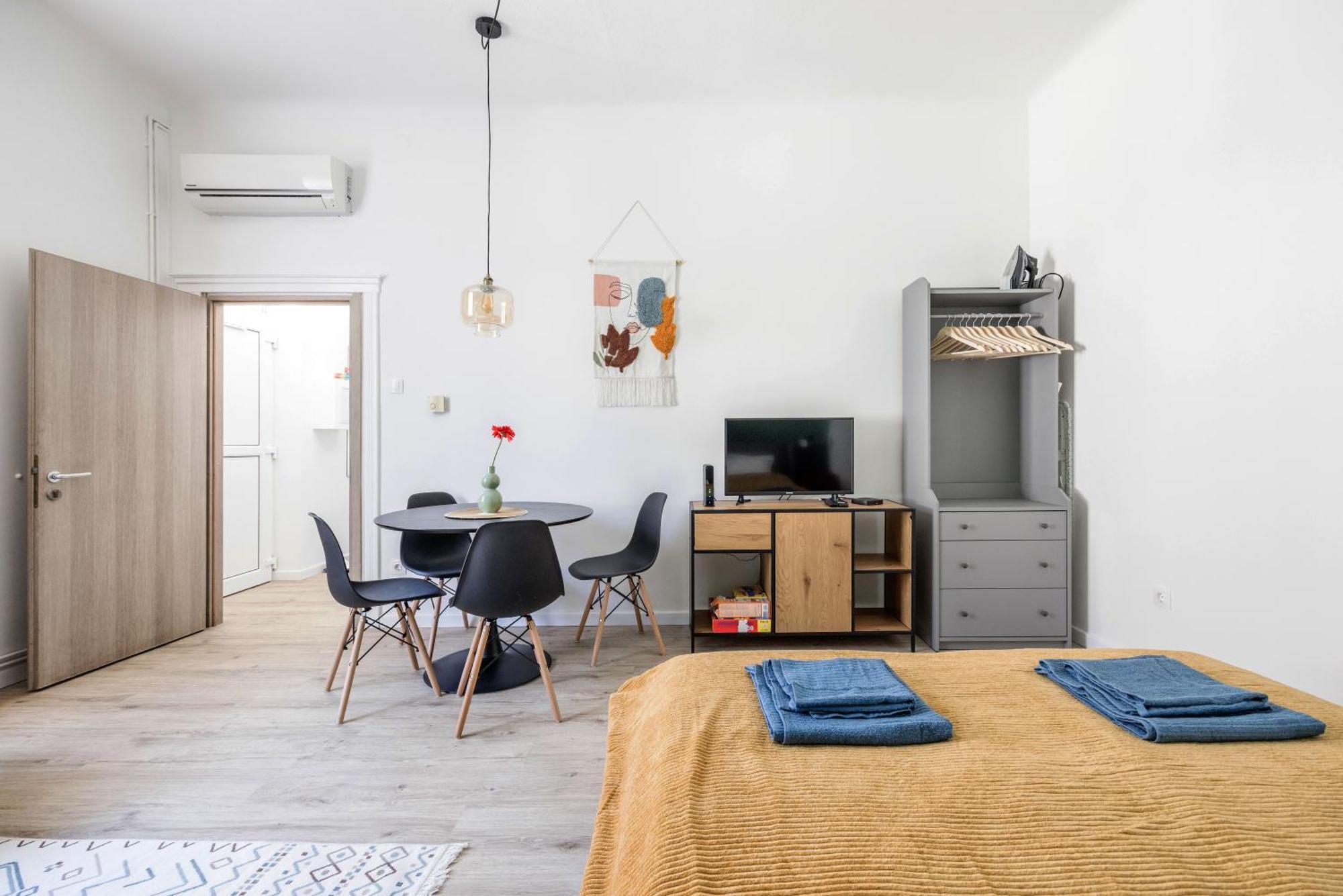 Stylish And Colourful Apartment In The City Centre Budapest Esterno foto