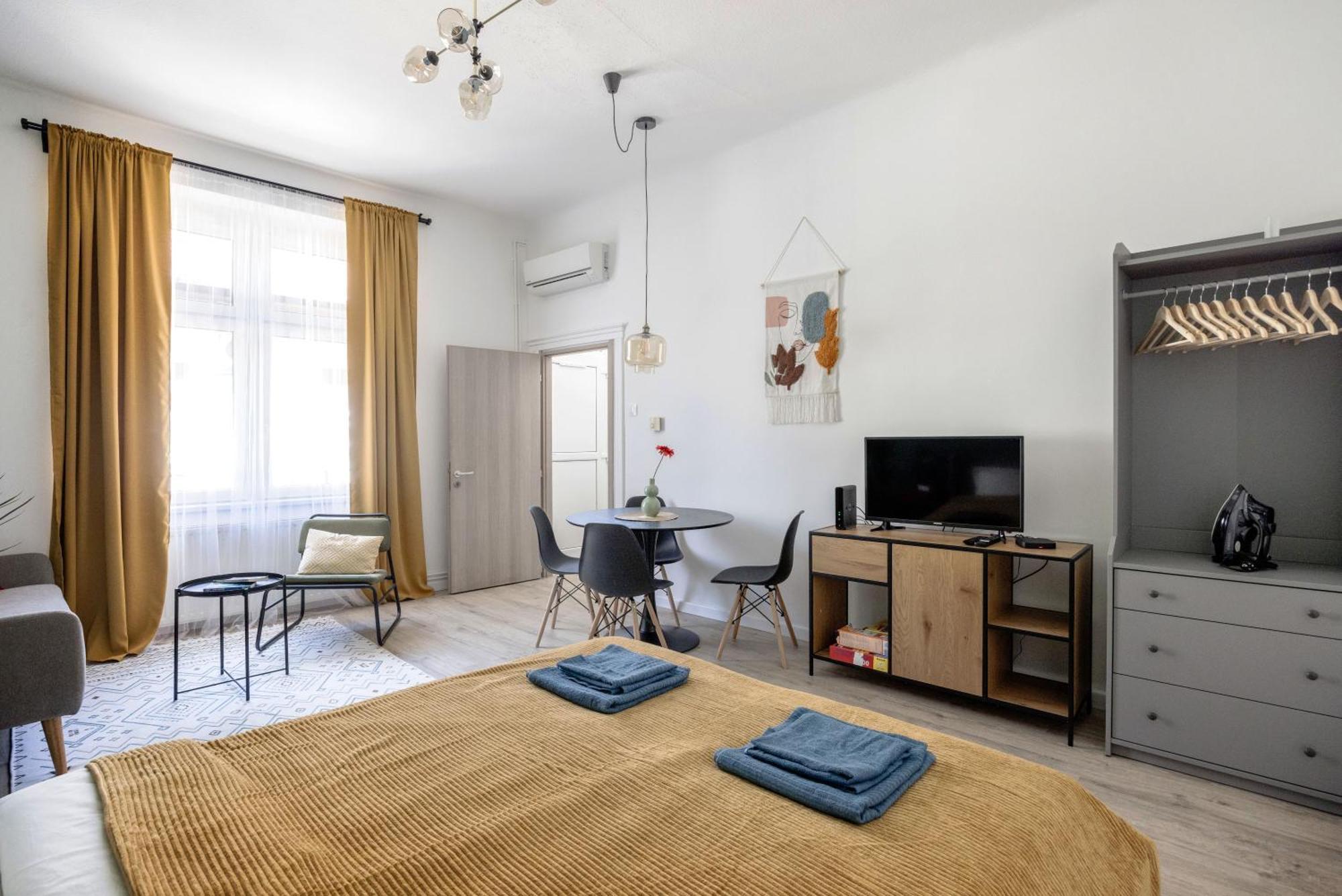 Stylish And Colourful Apartment In The City Centre Budapest Esterno foto