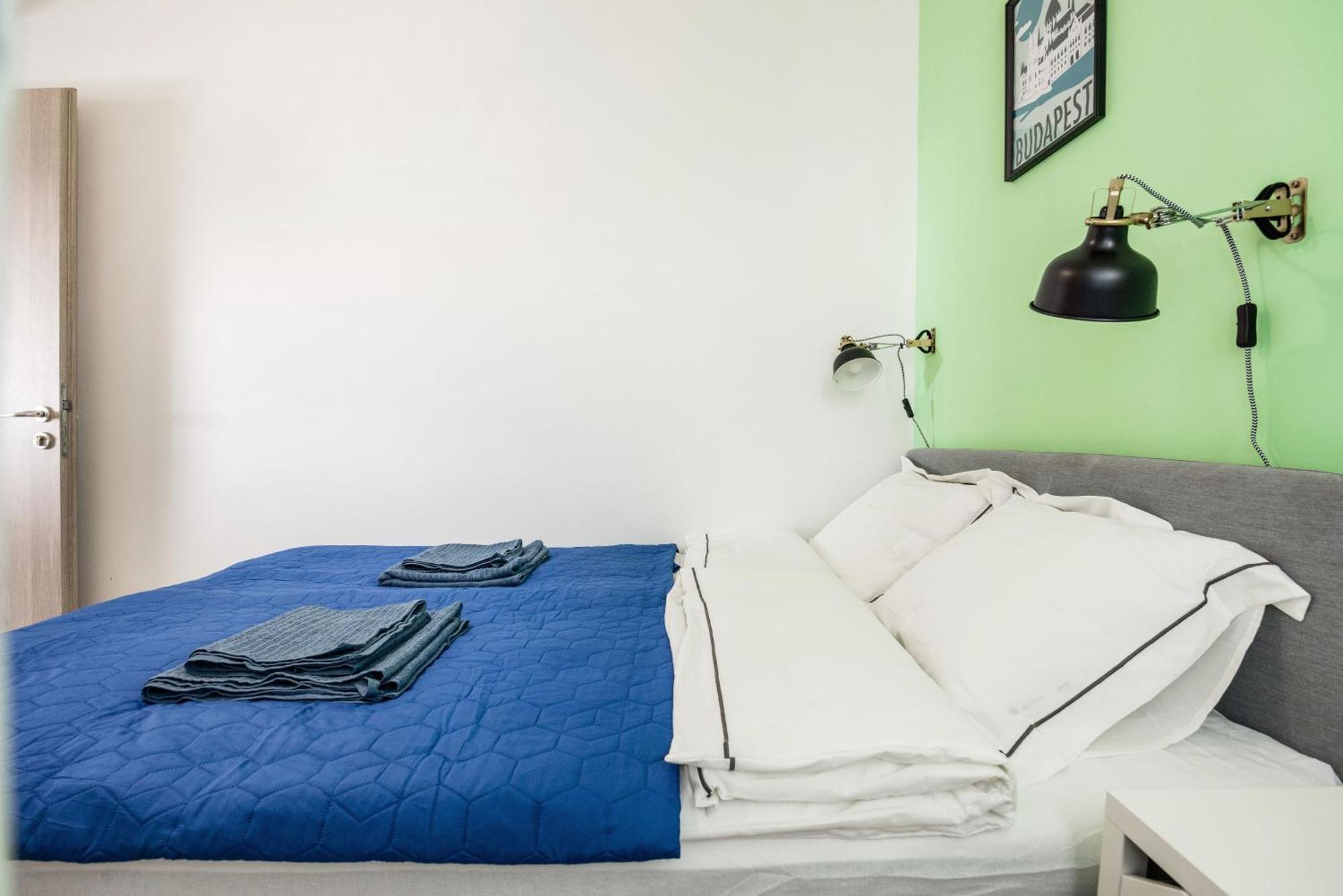 Stylish And Colourful Apartment In The City Centre Budapest Esterno foto