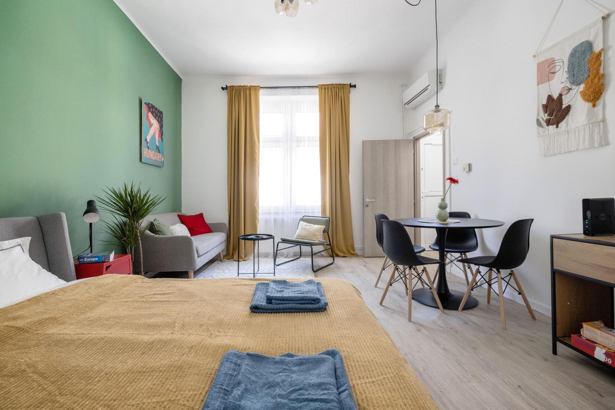 Stylish And Colourful Apartment In The City Centre Budapest Esterno foto